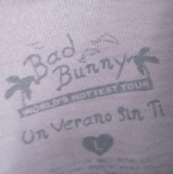 BAD BUNNY 2022 Tour T Shirt Pink Graphic T-Shirt Size Large - Picture 6 of 8